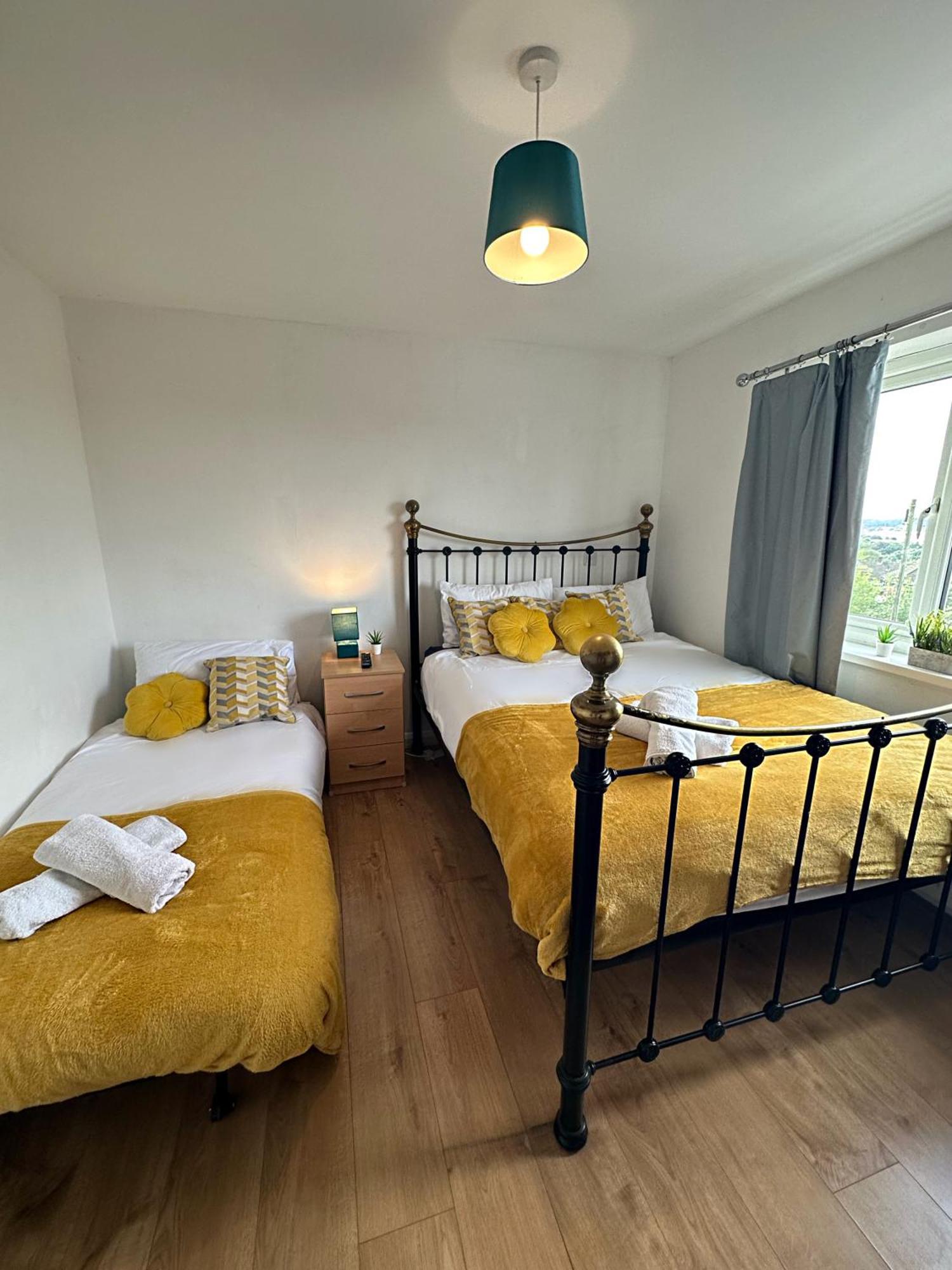 Langdale House 5 Bedroom 7 Beds 3 Bathrooms