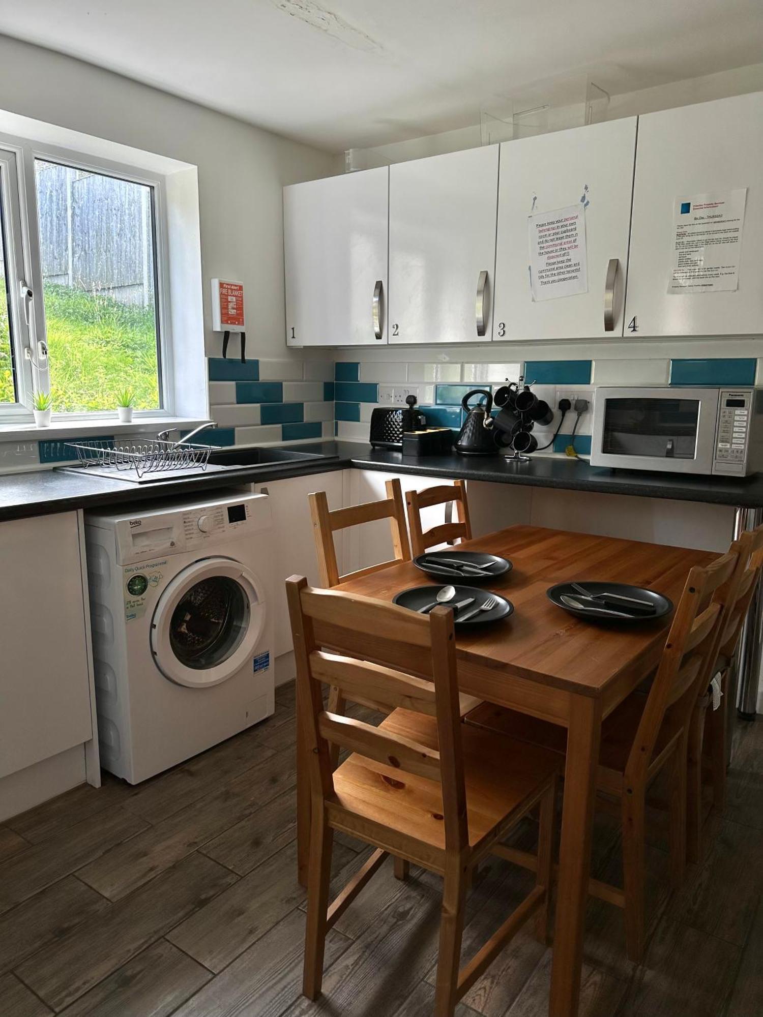 Langdale House 5 Bedroom 7 Beds 3 Bathrooms *